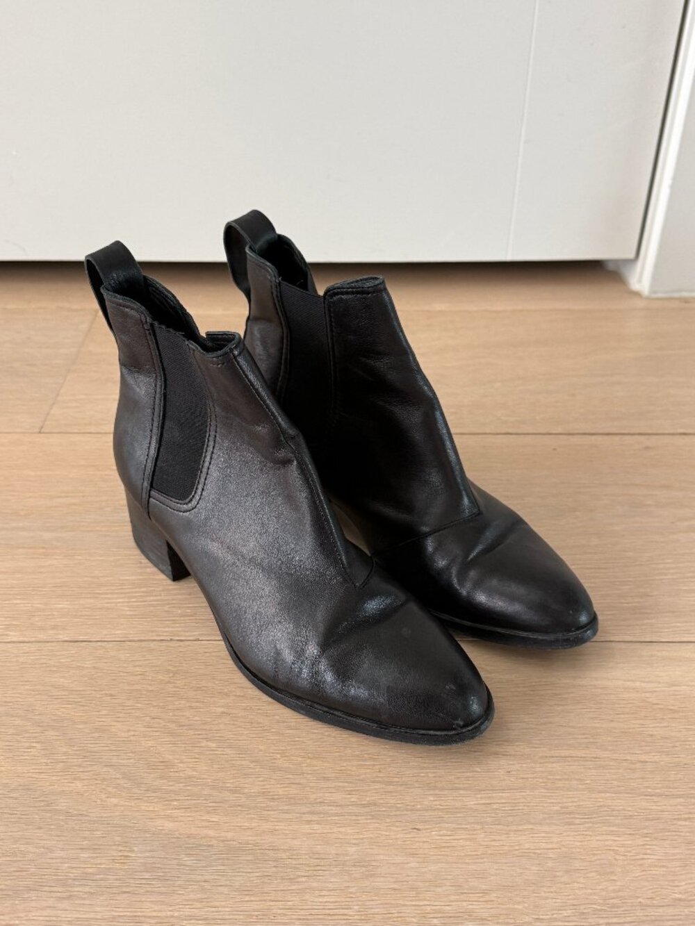 Rag & Bone Black Leather Chelsea Ankle Boots Size 37.5 / US 7.5 Block Heel - Picture 2 of 4